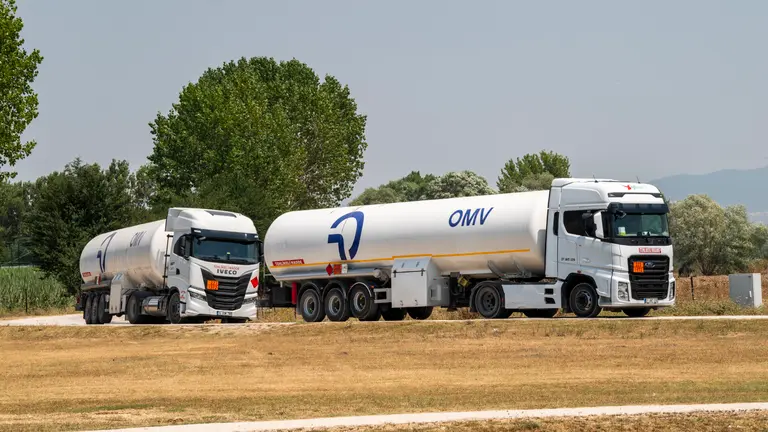 logistic-trucks